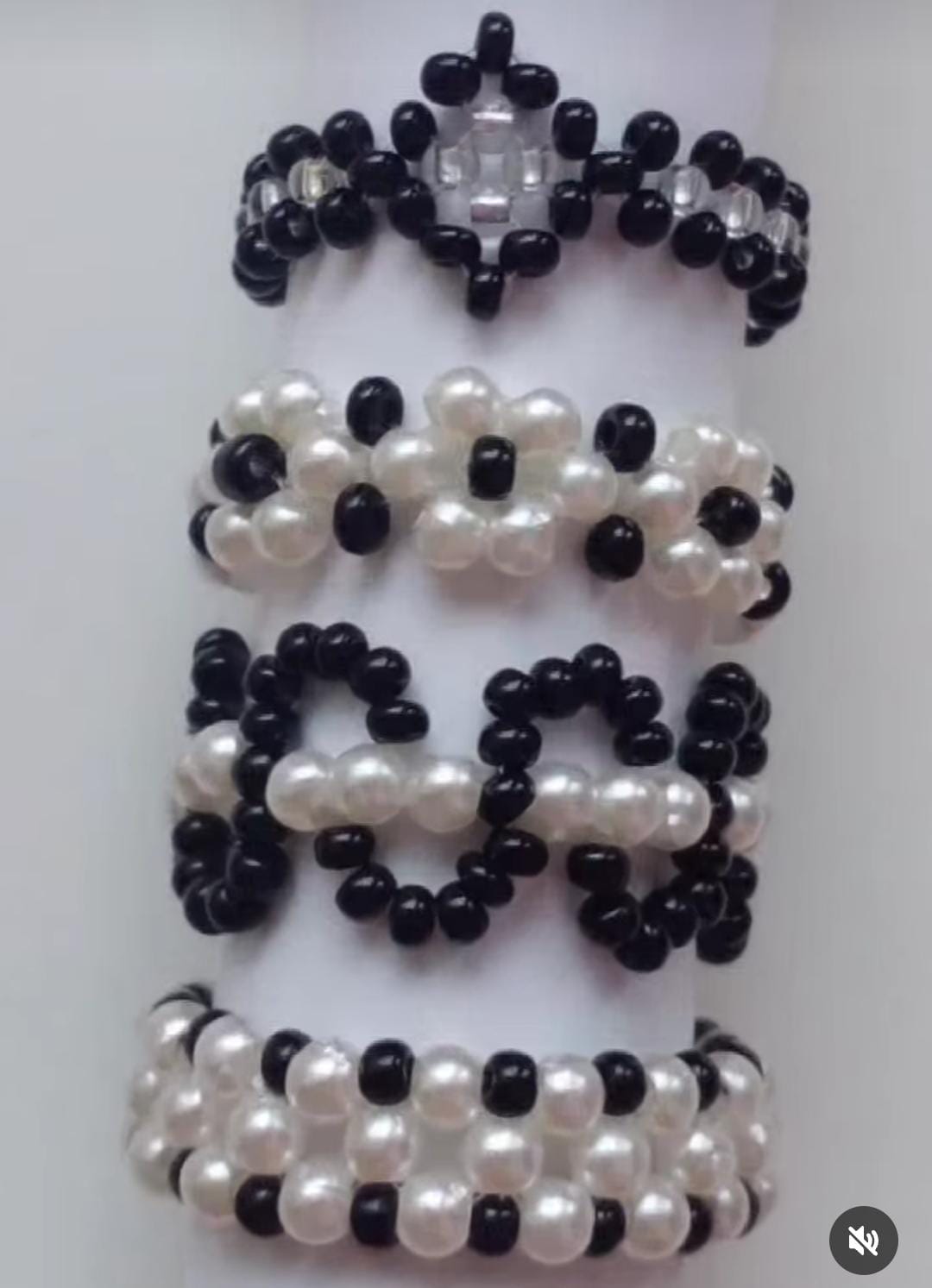 Classique Black and white ring