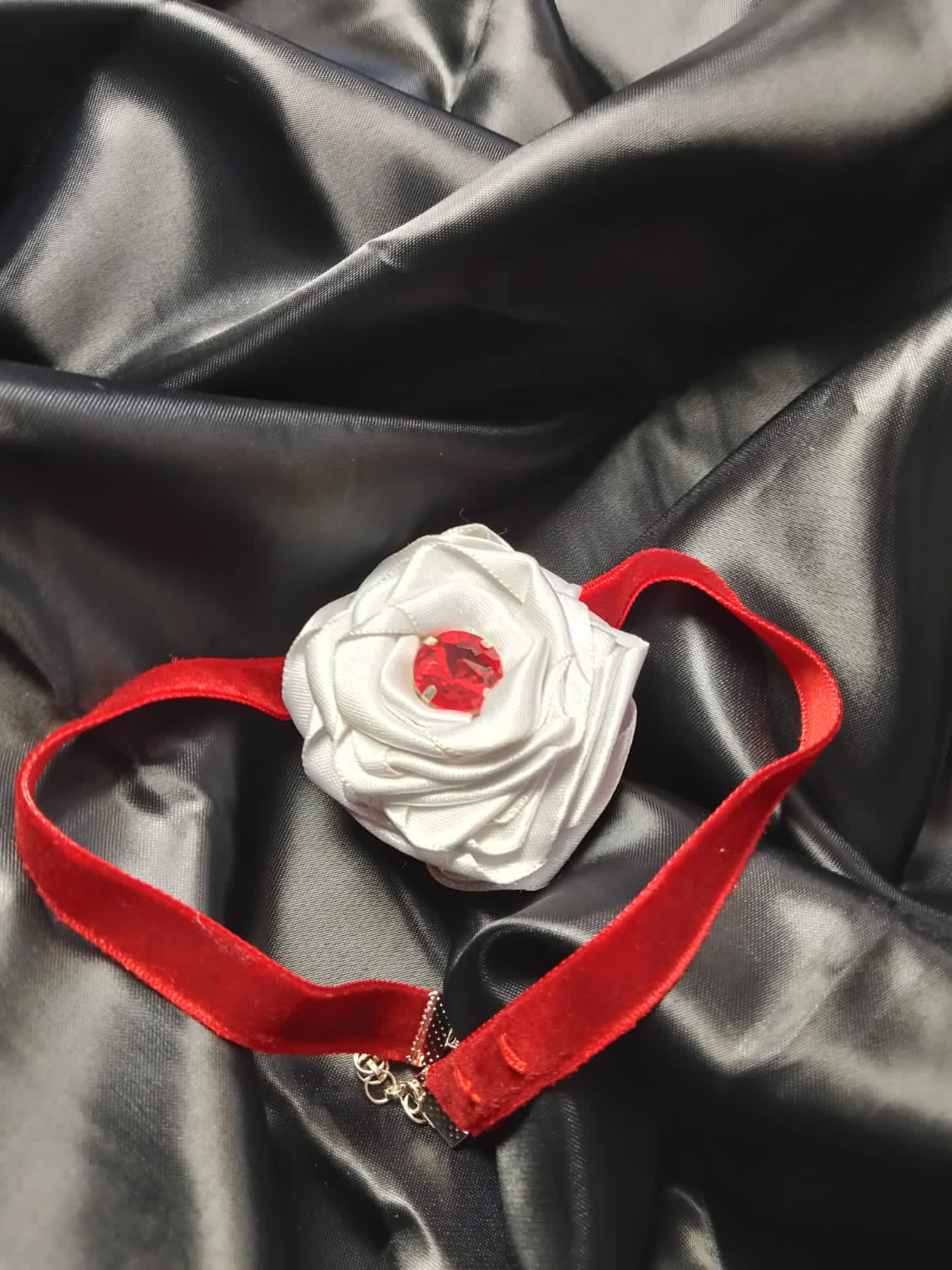 White Rose Choker