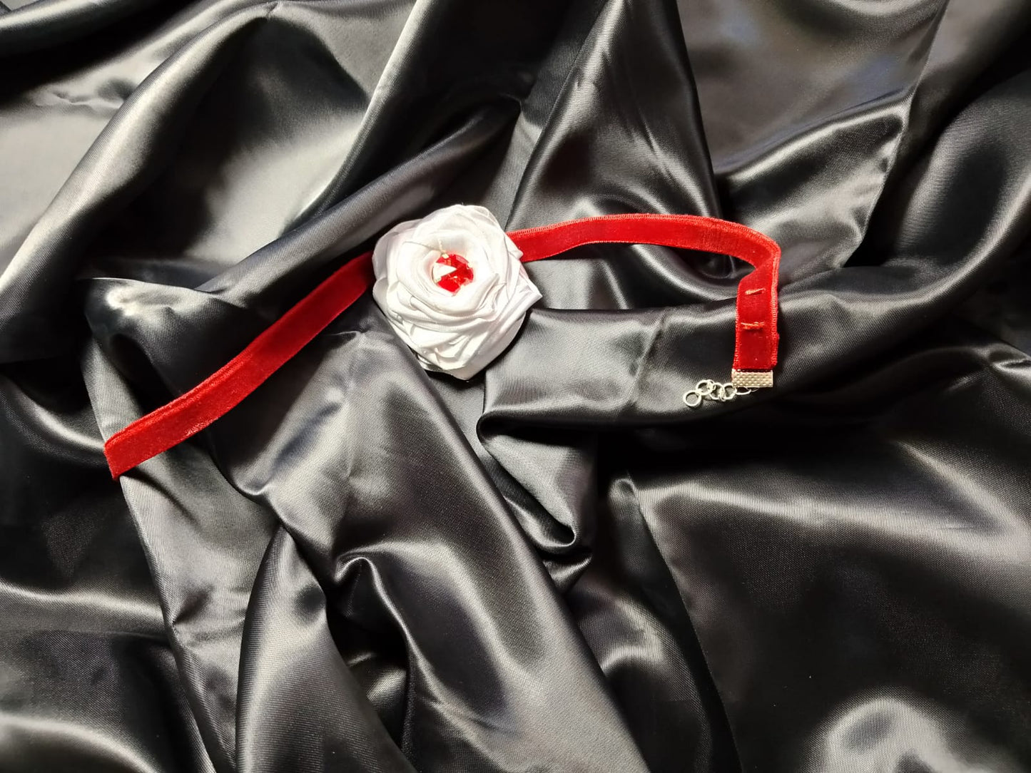 White Rose Choker