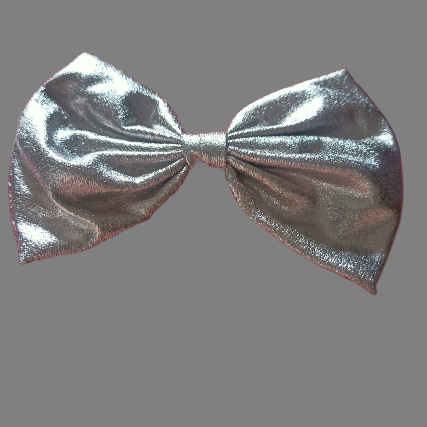 1 Silver metallic bow hair clip