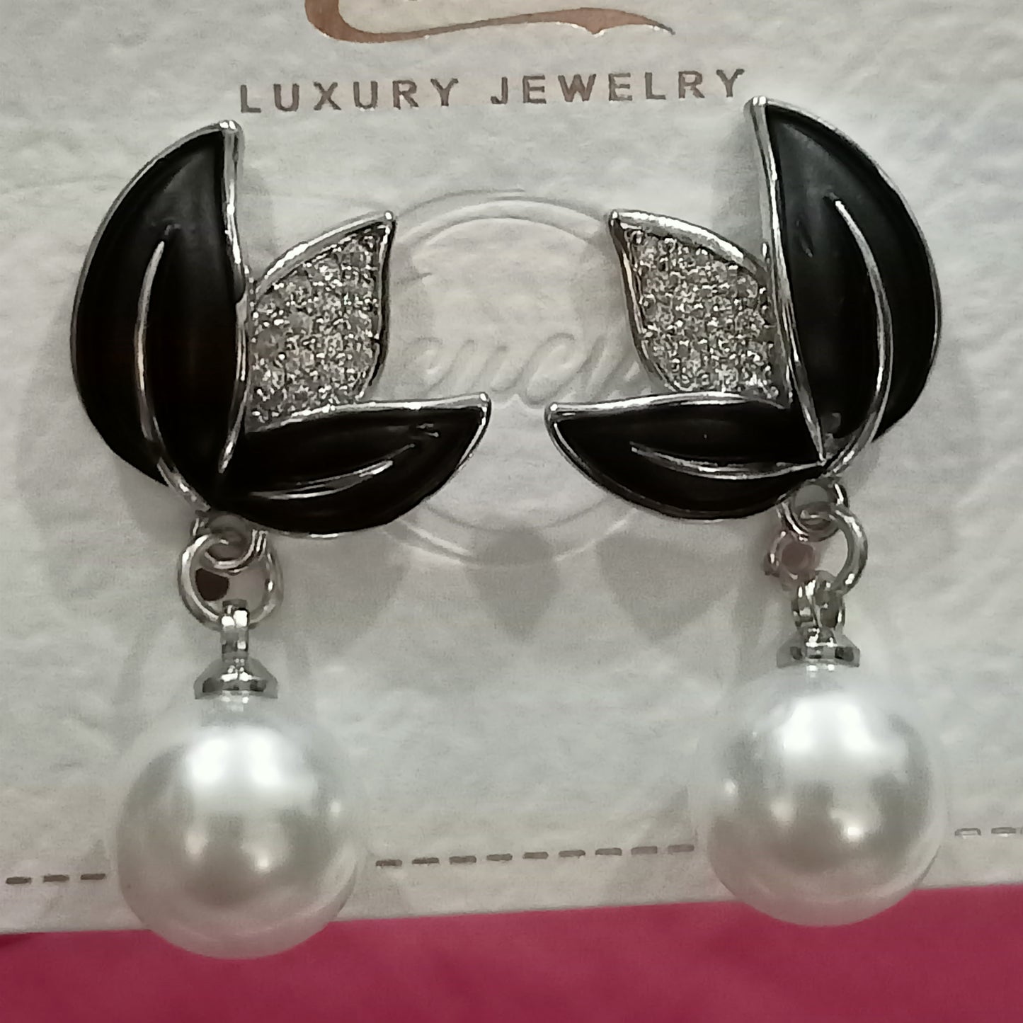 Amore Chic Earring