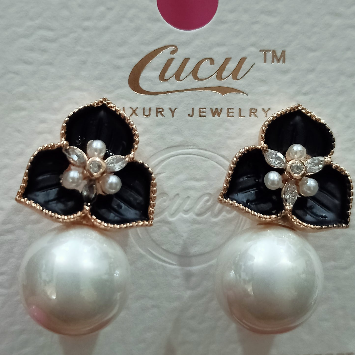 Amore Chic Earring