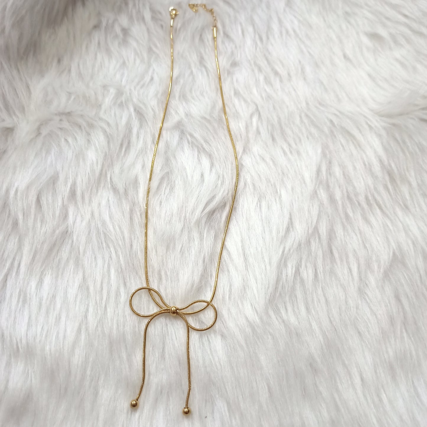 Gold bow chains