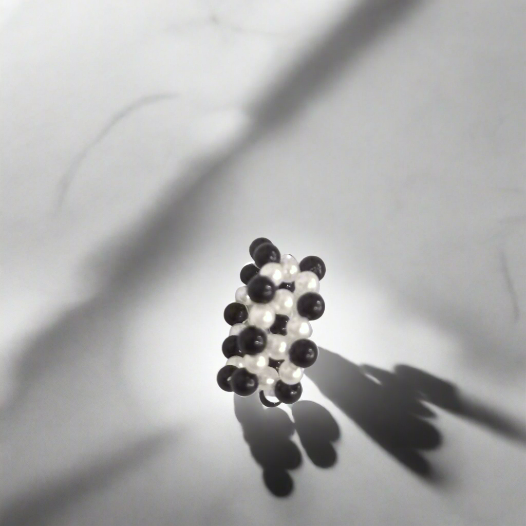 Classique Black and white ring