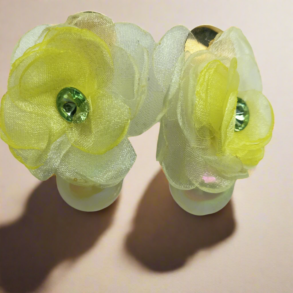 Dangling floral pearls