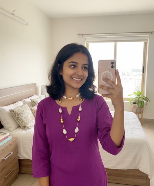 Pearl white and gold necklace