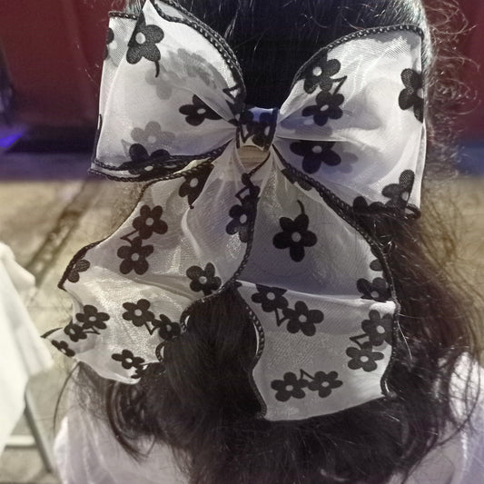 1 Black and white bow hair clip