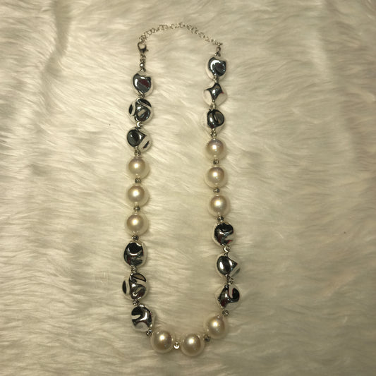 Pearl and silver neck chain