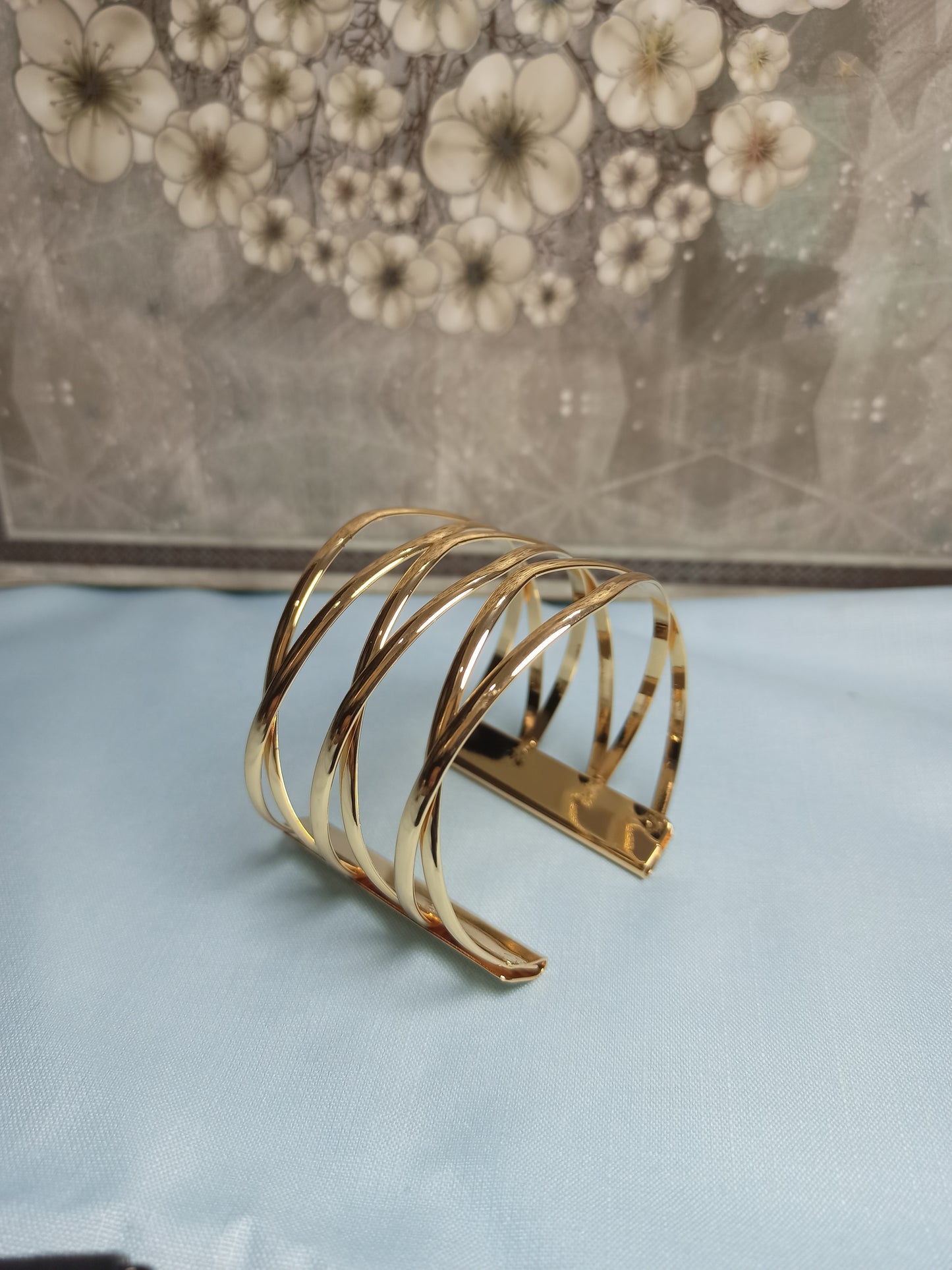 Diamond design cuff