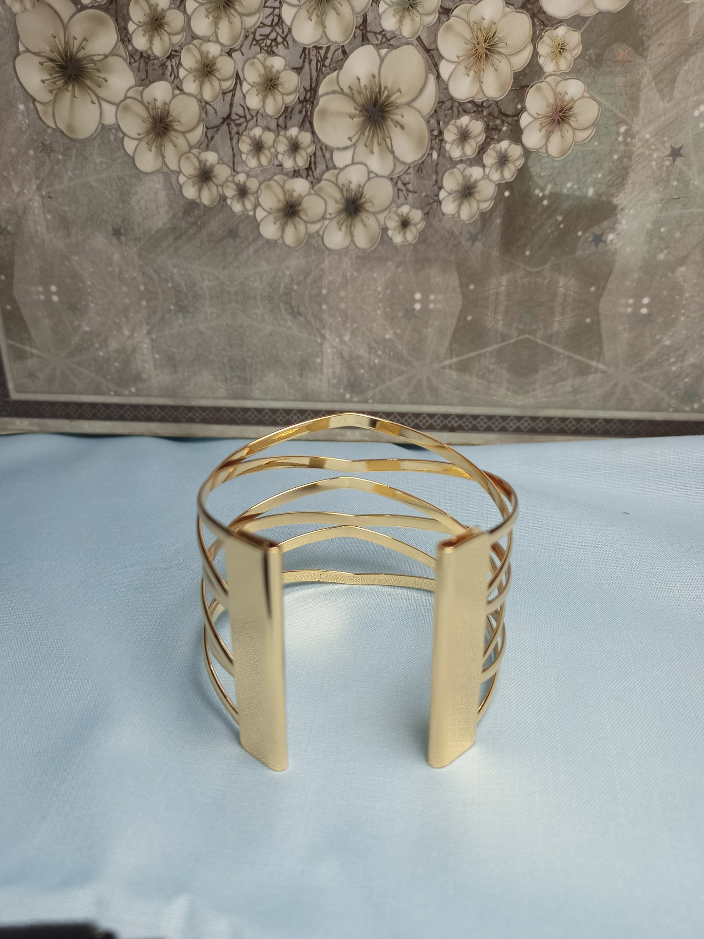 Diamond design cuff