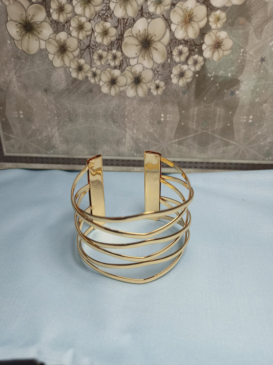 Diamond design cuff