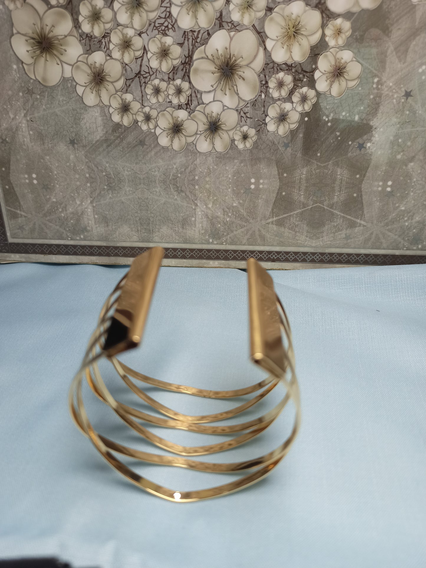 Diamond design cuff